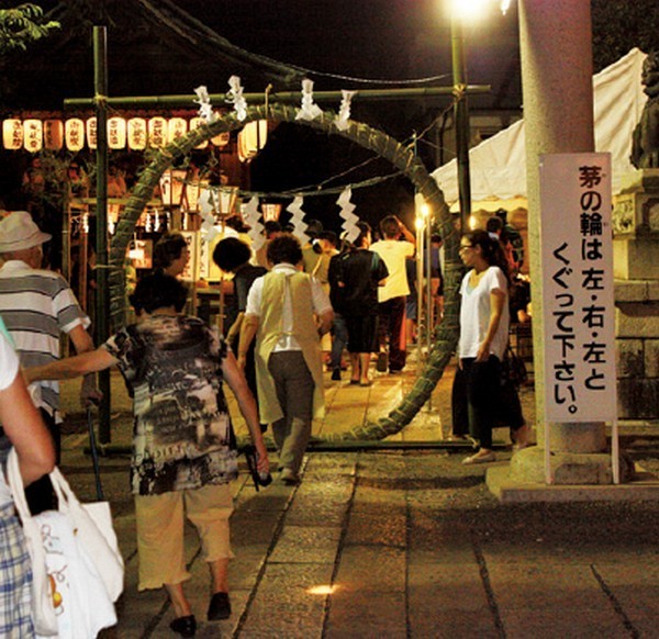 健田須賀神社<br />
夏越祭大祓式（輪くぐり）