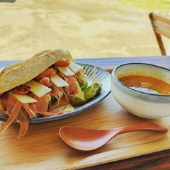 保護犬と出会えるカフェ キドックスカフェ